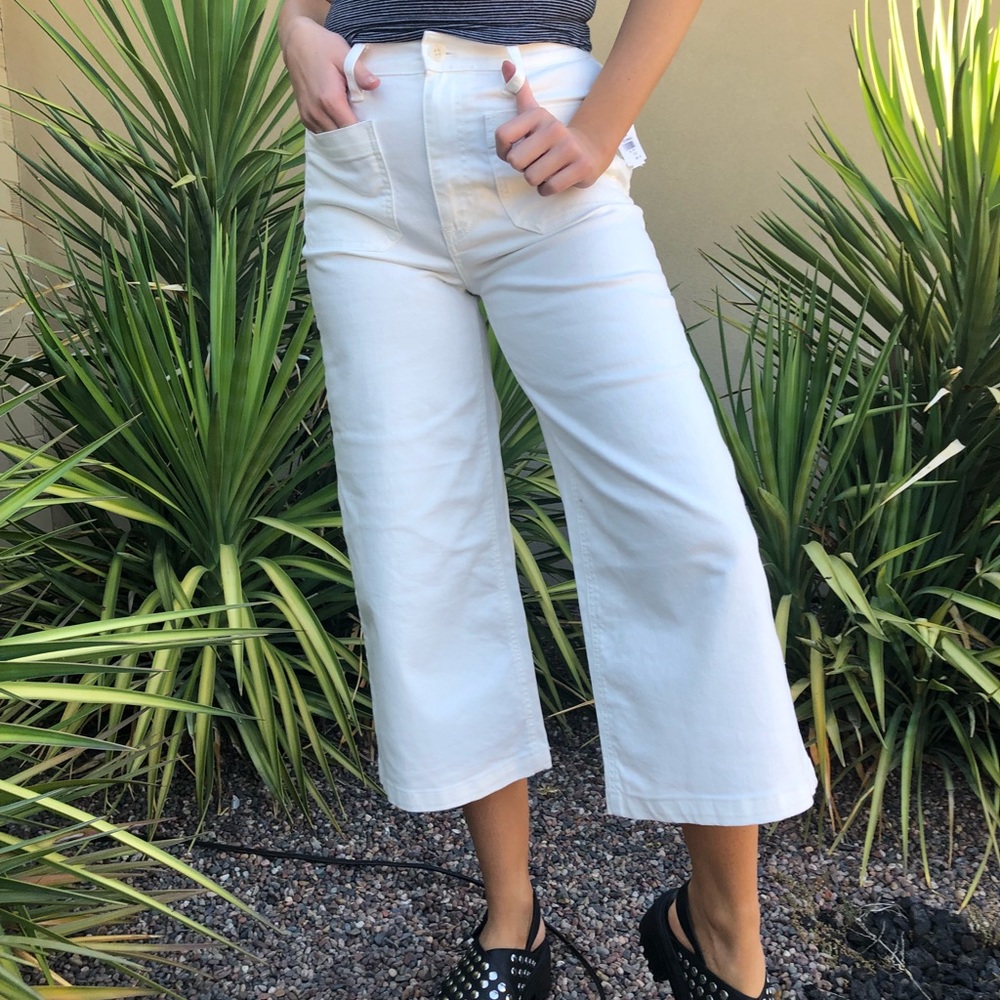 Point Sur white flared capris